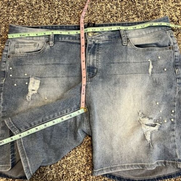 Love Indigo Size 16 Longer Length Embellished Distressed Denim Shorts Pearls - Picture 7 of 7
